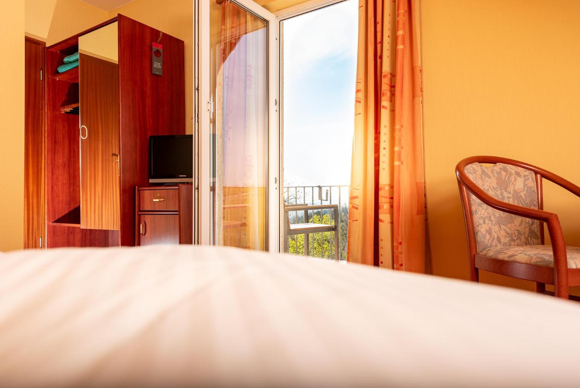 Berghotel Wilhelmsburg Бад Кьозен Стая снимка