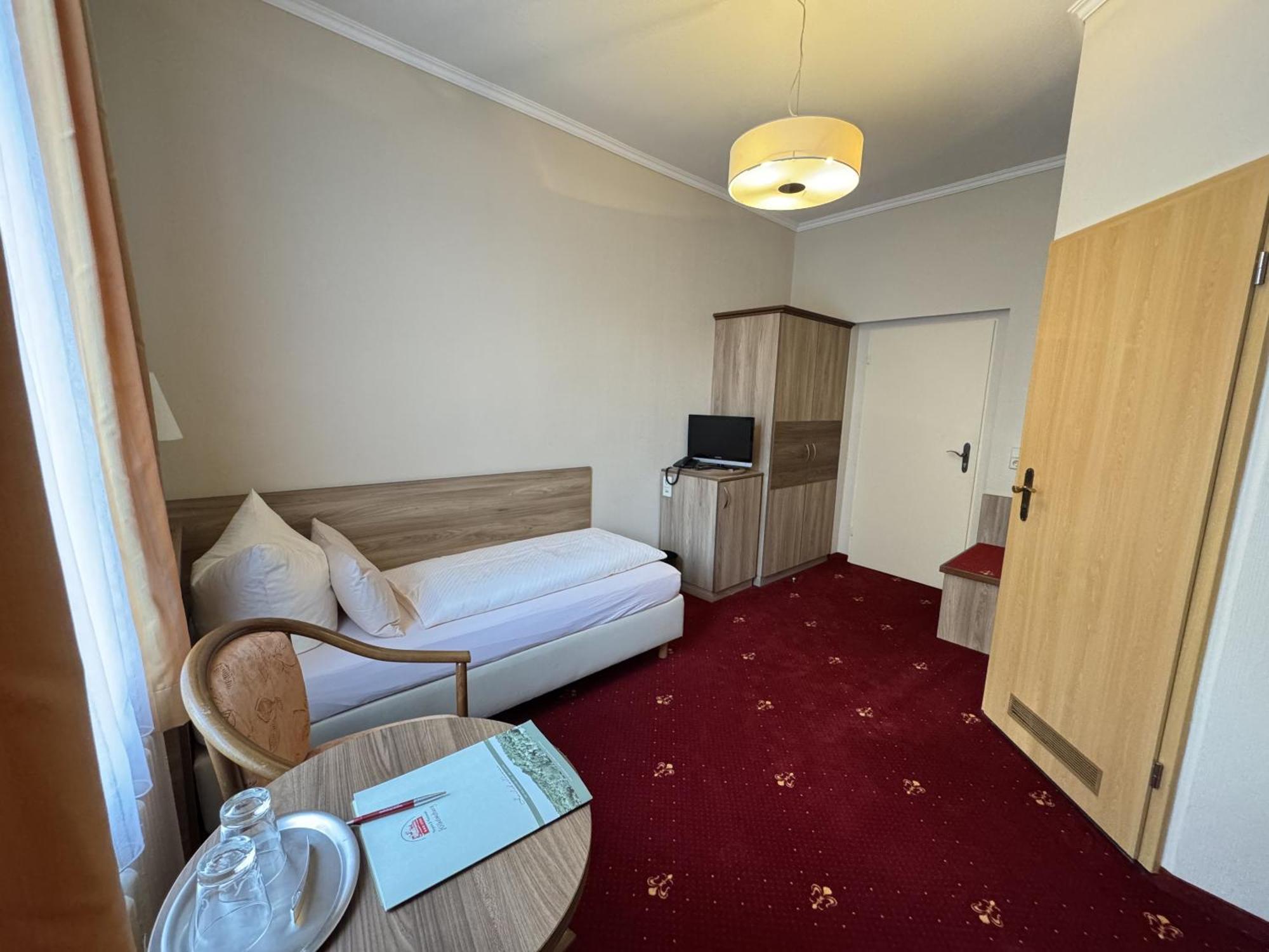 Berghotel Wilhelmsburg Бад Кьозен Стая снимка
